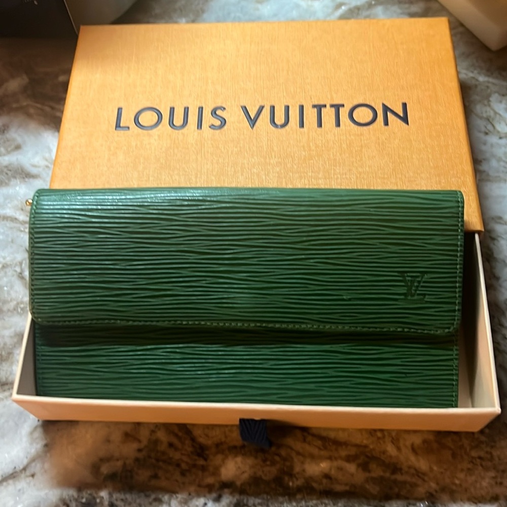 Preowned Louis Vuitton long wallet